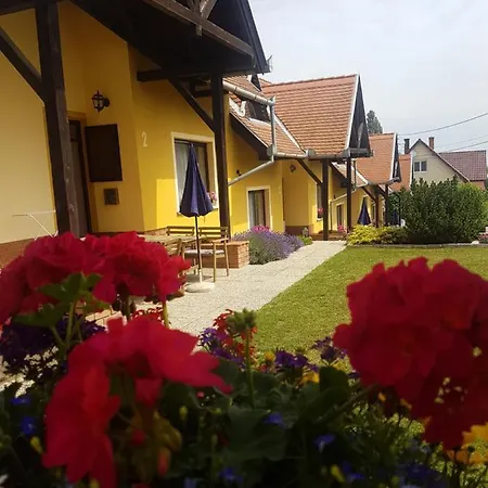 Bed and breakfast Huber Panzió Fertőrákos