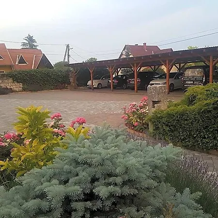 Huber Panzio 住宿加早餐酒店 3*