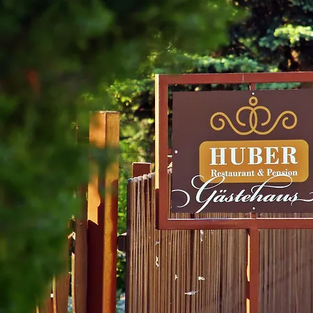 Huber Panzio Bed & Breakfast *