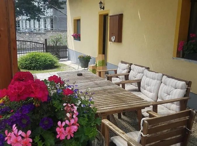 לינה וארוחת בוקר Huber Panzio 3*